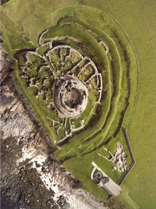 Aerial view of the Broch of Gurness, Orkney. You get some idea of what Sna Broch would have looked like. It's unlikely the banks would ever have completely encircled the living area. The sea formed part of the defences.